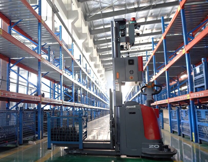 Les AGV de Zowell permettent une transformation logistique intelligente pour une entreprise leader du e-commerce.