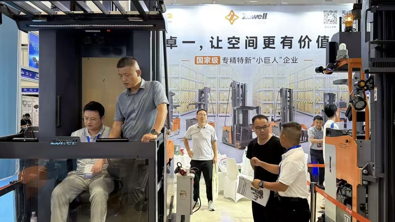 Zowell présente des chariots élévateurs VNA et des solutions AGV au Salon de la logistique de Qingdao 2026